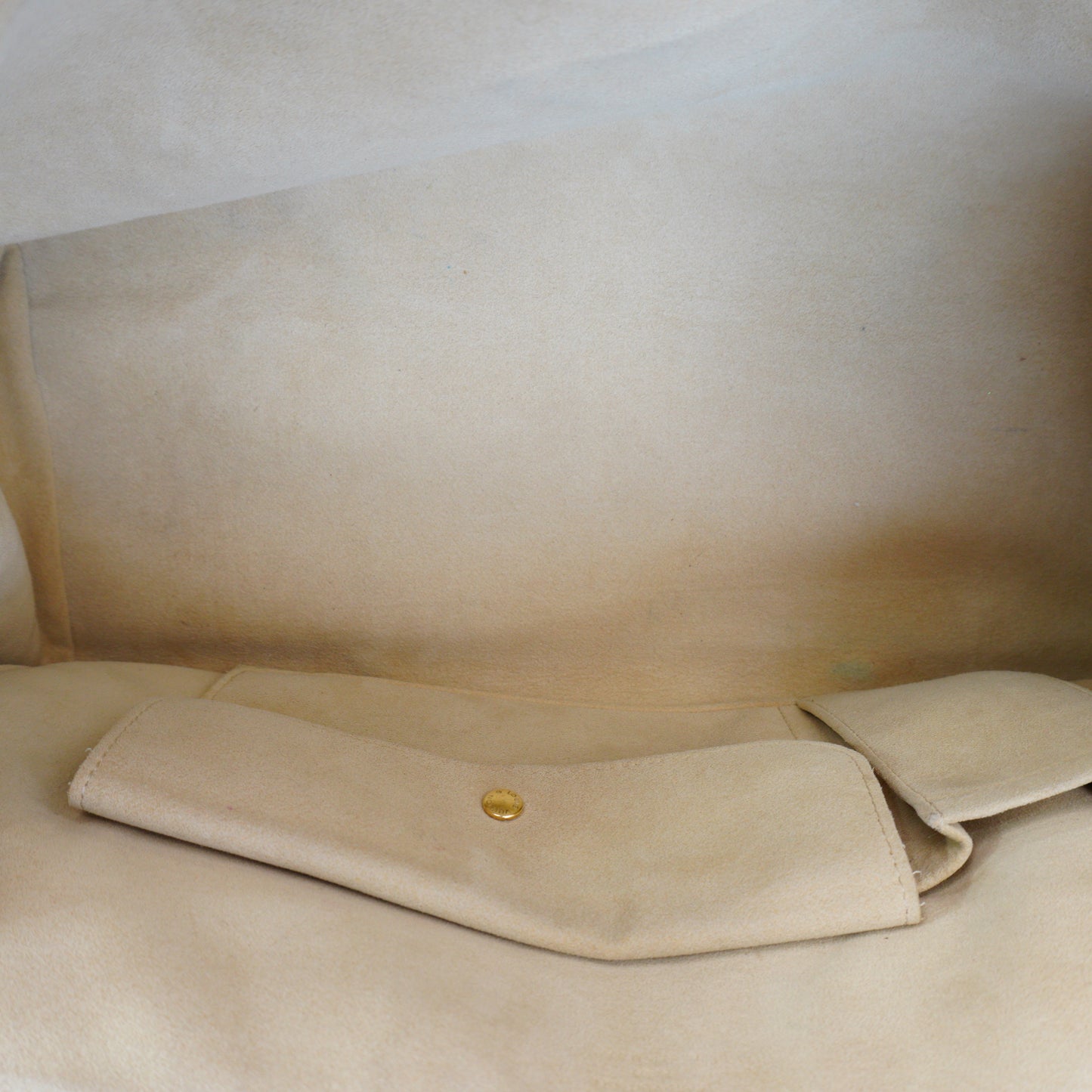 Louis Vuitton	Eden MM Handbag GHW Medium