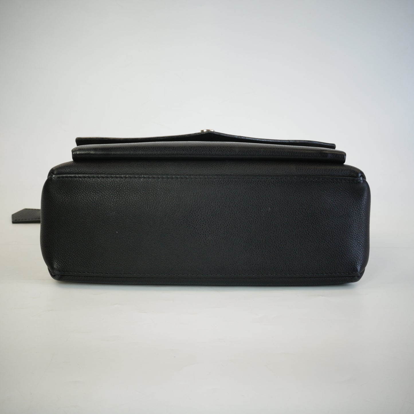 Louis Vuitton	Black Grained Calfskin SHW Medium