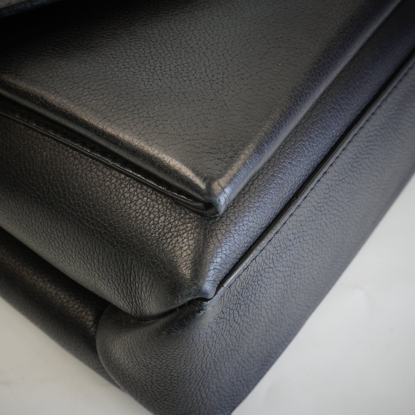 Louis Vuitton	Black Grained Calfskin SHW Medium