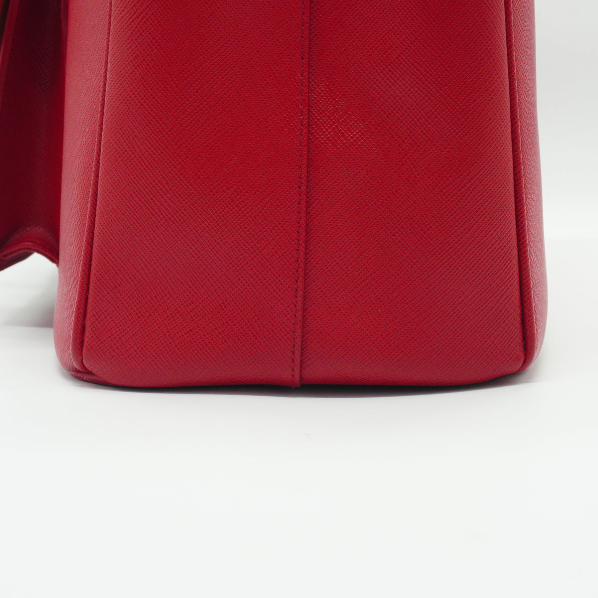 Prada	Safiano Lux Galleria Double Zip Front Pocket Red Medium GHW