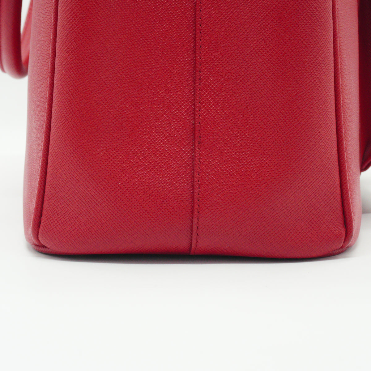 Prada	Safiano Lux Galleria Double Zip Front Pocket Red Medium GHW