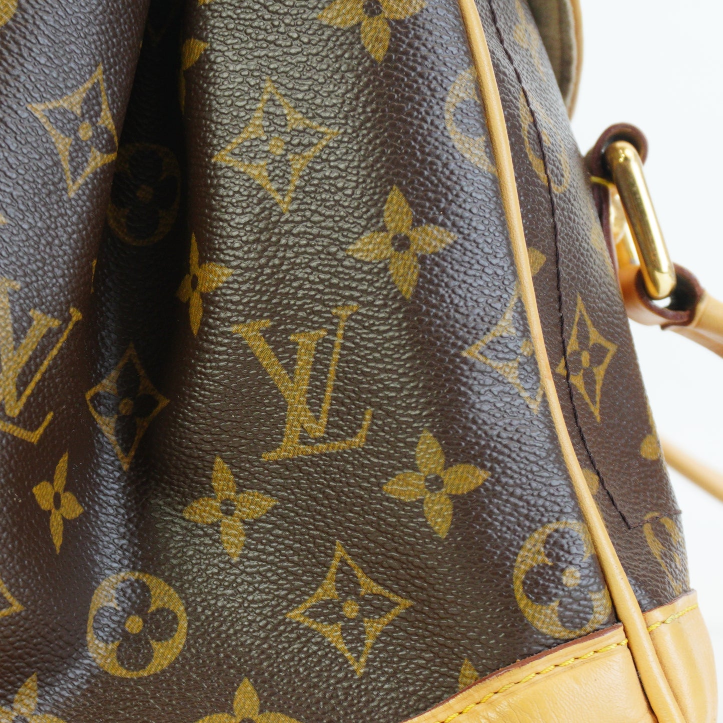 Louis Vuitton	Eden MM Handbag GHW Medium