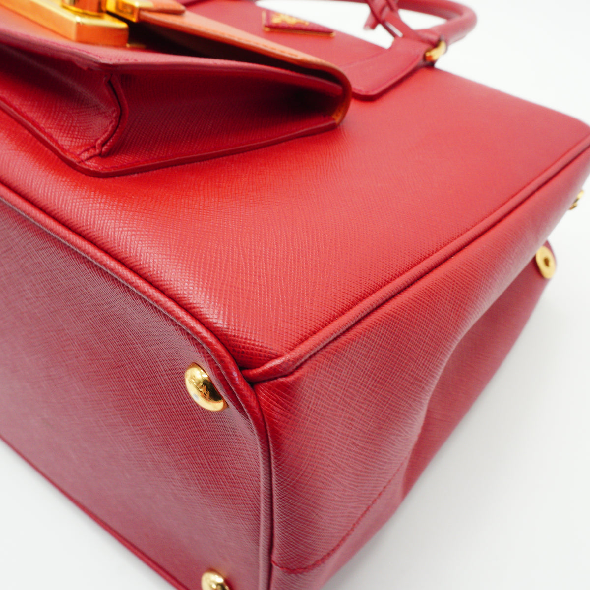 Prada	Safiano Lux Galleria Double Zip Front Pocket Red Medium GHW
