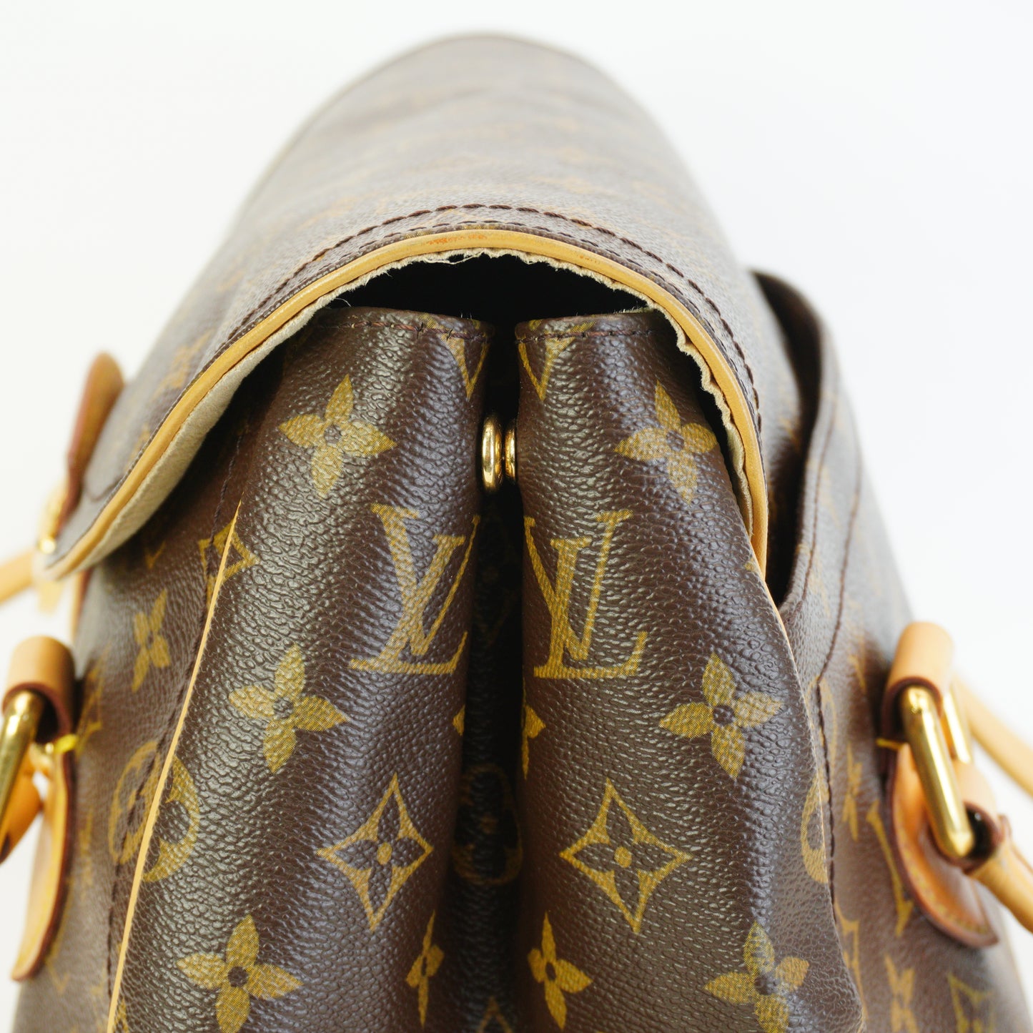 Louis Vuitton	Eden MM Handbag GHW Medium