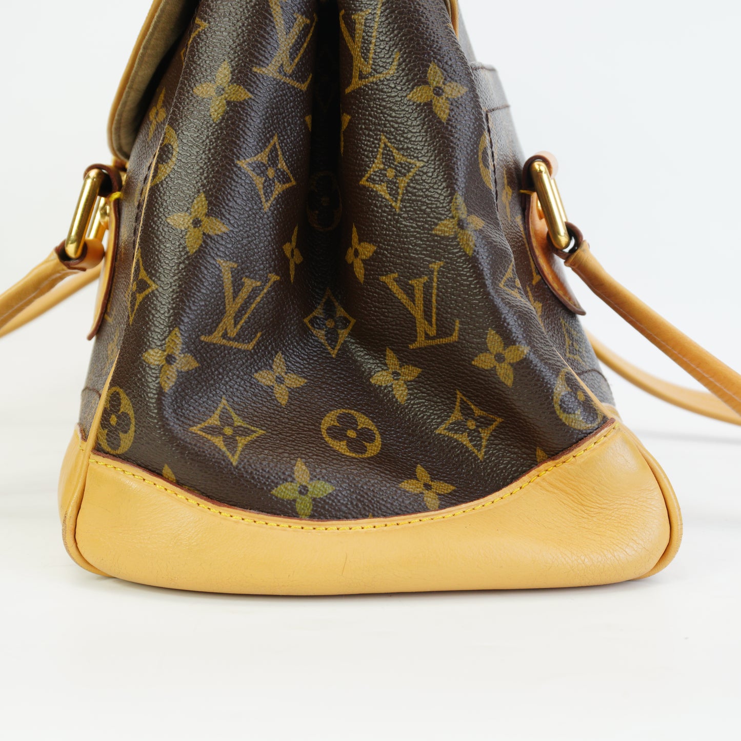 Louis Vuitton	Eden MM Handbag GHW Medium