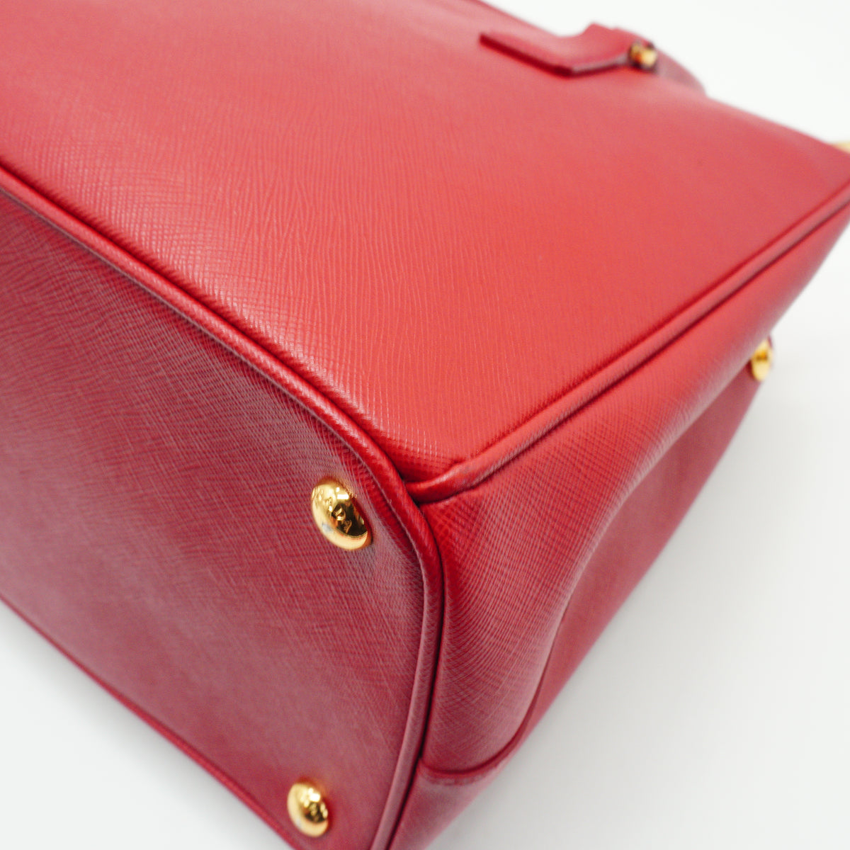 Prada	Safiano Lux Galleria Double Zip Front Pocket Red Medium GHW