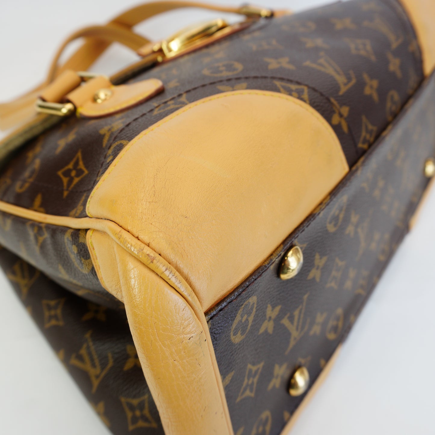 Louis Vuitton	Eden MM Handbag GHW Medium