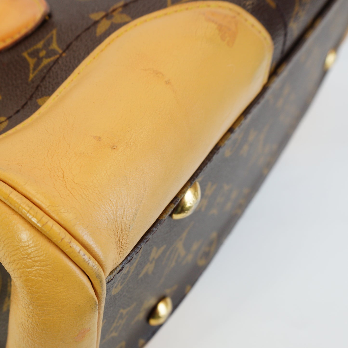 Louis Vuitton	Eden MM Handbag GHW Medium