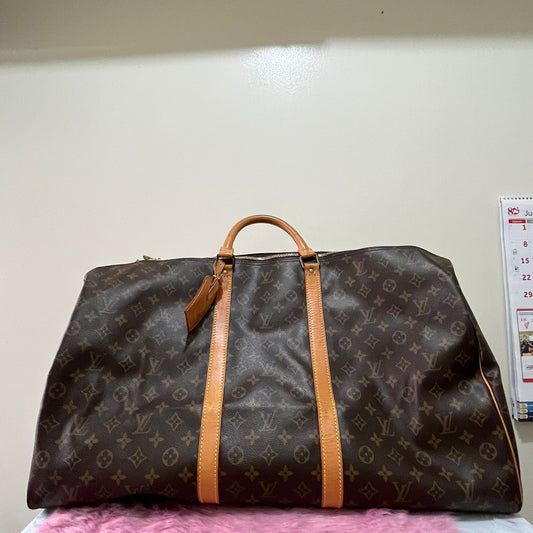 Louis Vuitton Keepall 60 Monogram Canvas – 13"H x 23.6"L x 10.2"W