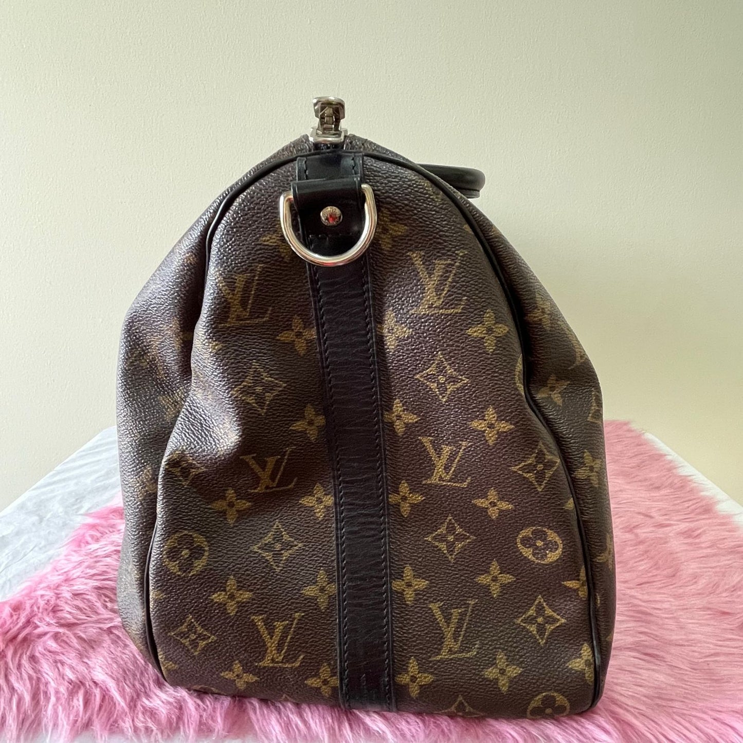 Louis Vuitton Keepall Monogram Canvas – 11.4"H x 19.7"L x 8.7"W