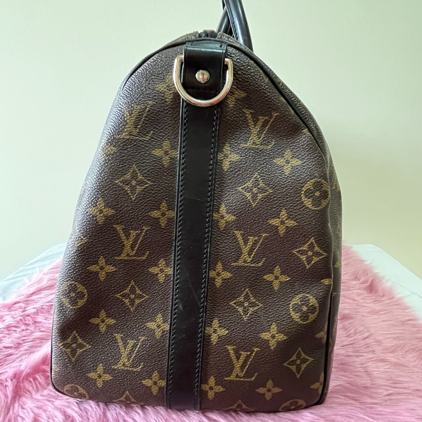 Louis Vuitton Keepall Monogram Canvas – 11.4"H x 19.7"L x 8.7"W