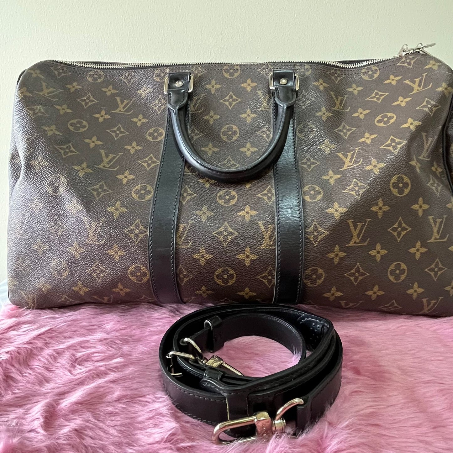 Louis Vuitton Keepall Monogram Canvas – 11.4"H x 19.7"L x 8.7"W