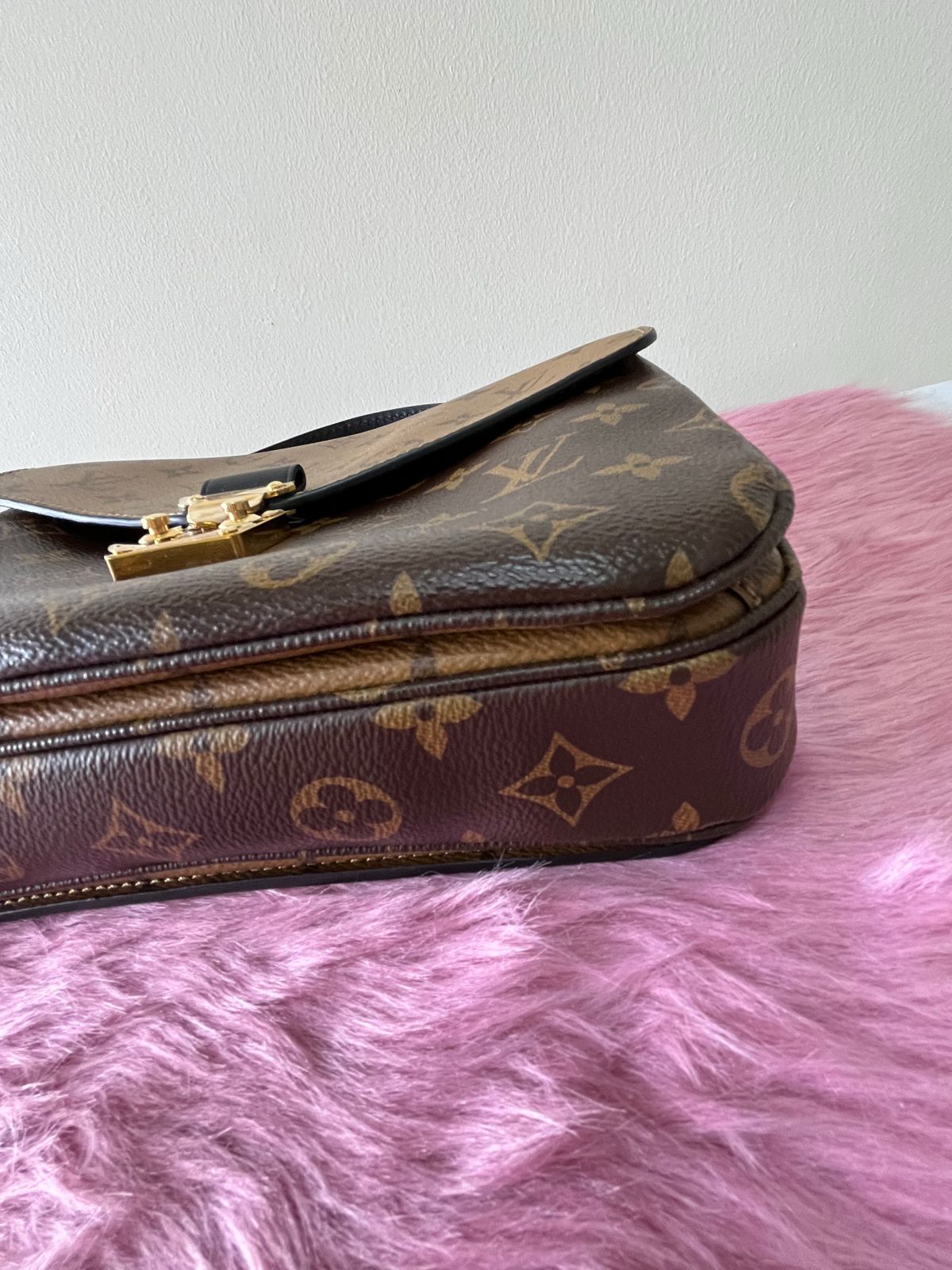 Louis Vuitton Pochette Metis Reverse Monogram Canvas – 7.5"H x 9.8"L x 2.8"W