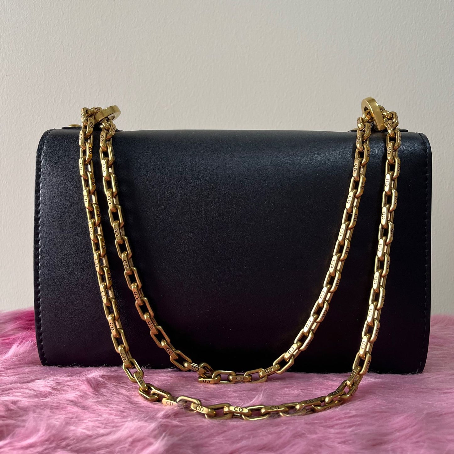 Dior J'Adior Black – 5.5"H x 9.4"L x 2"W
