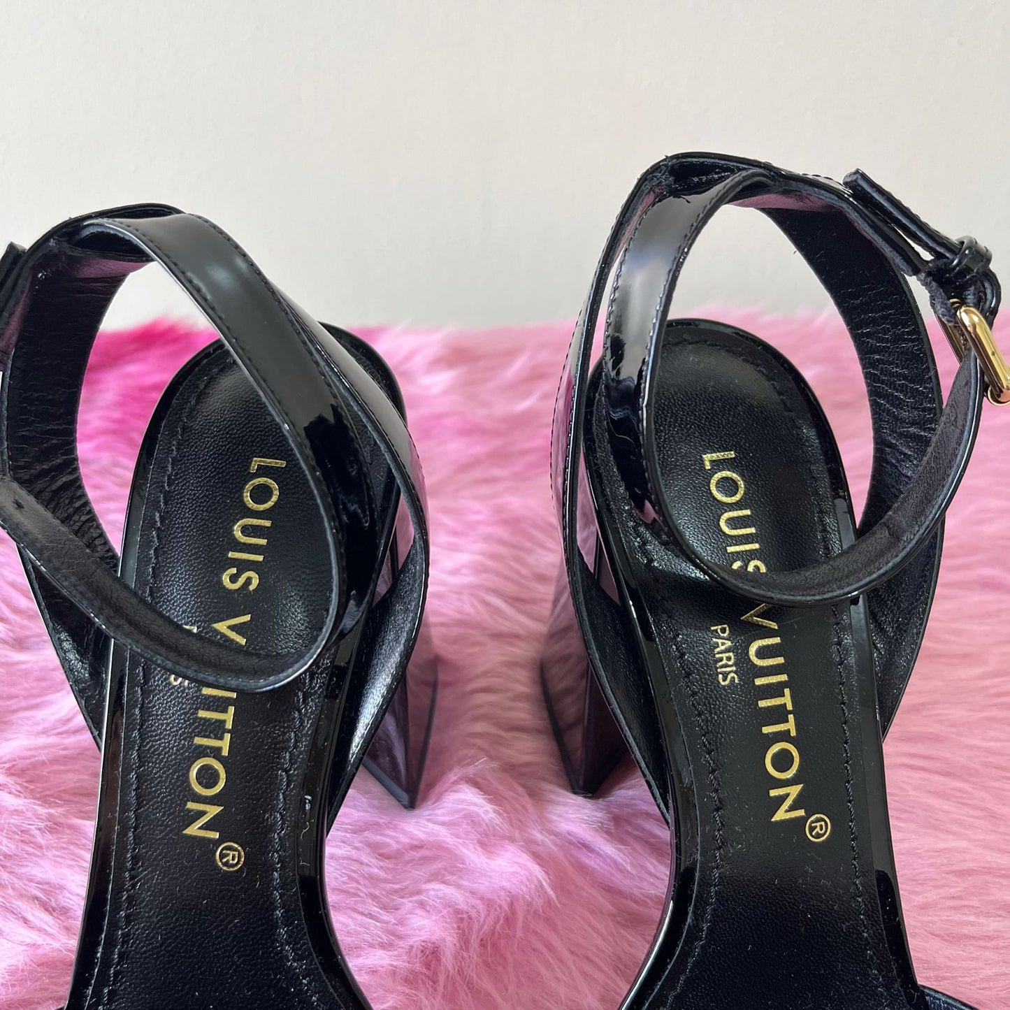 Louis Vuitton Shake Sandals Black Patent – 3.1"H x 9.8"L x 3.3"W