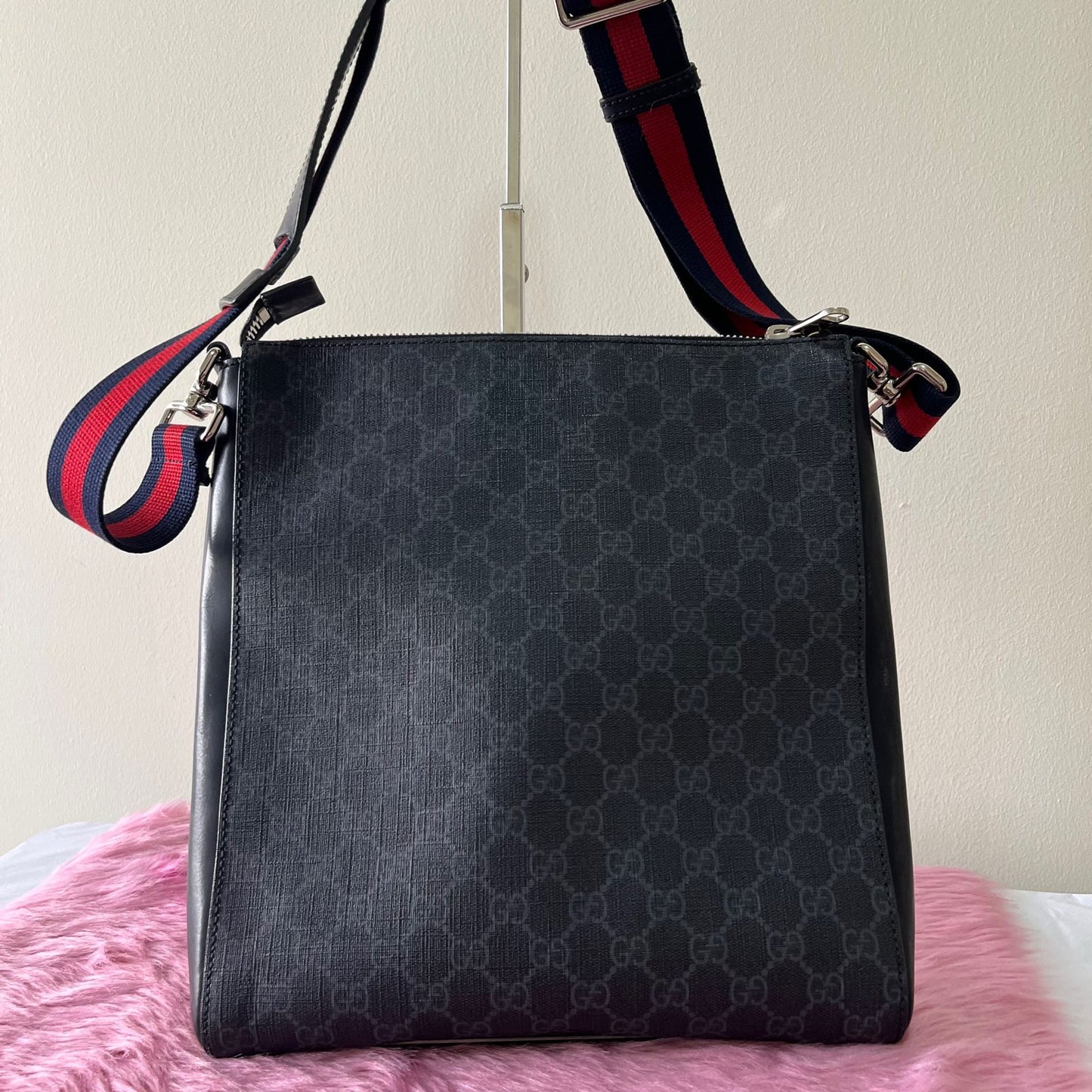 Gucci Messenger Bag GG Supreme Black/Gray – 10"H x 14"L x 3.5"W