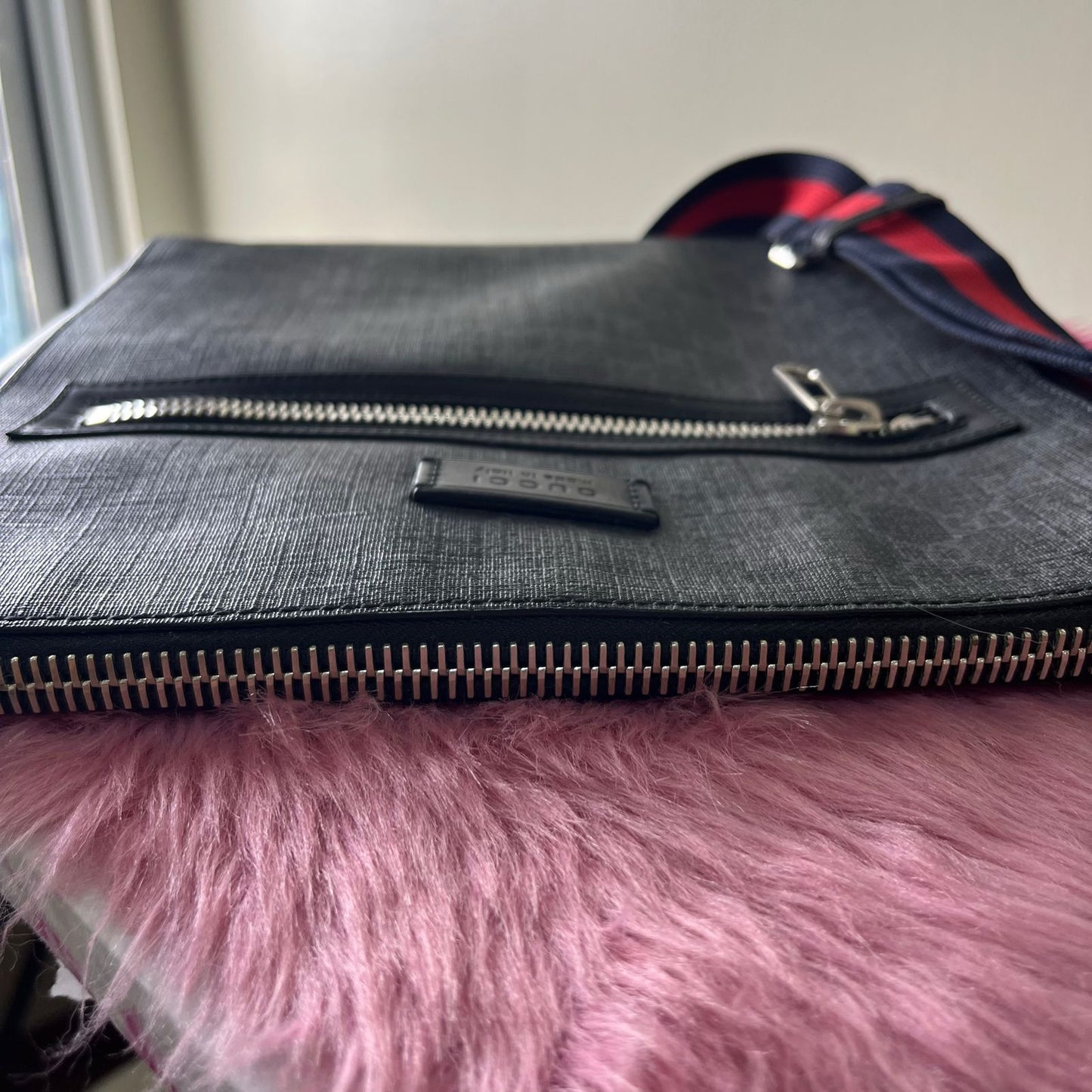 Gucci Messenger Bag GG Supreme Black/Gray – 10"H x 14"L x 3.5"W