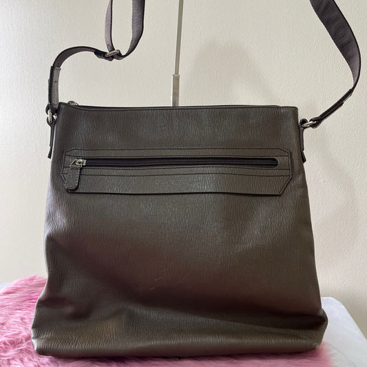 Salvatore Messenger Brown – 9"H x 11"L x 2.5"W