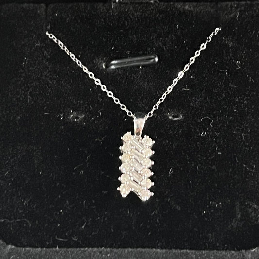 BAGUETTE BAR TWIST DIAMOND PENDANT