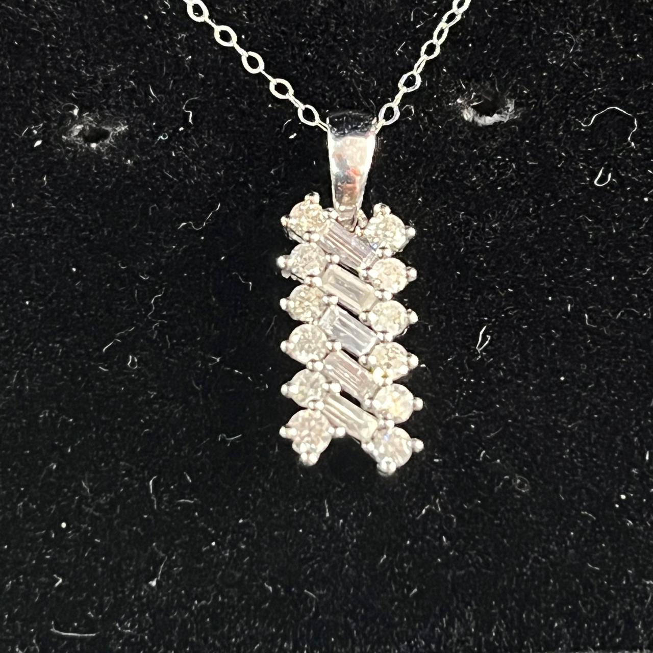 BAGUETTE BAR TWIST DIAMOND PENDANT