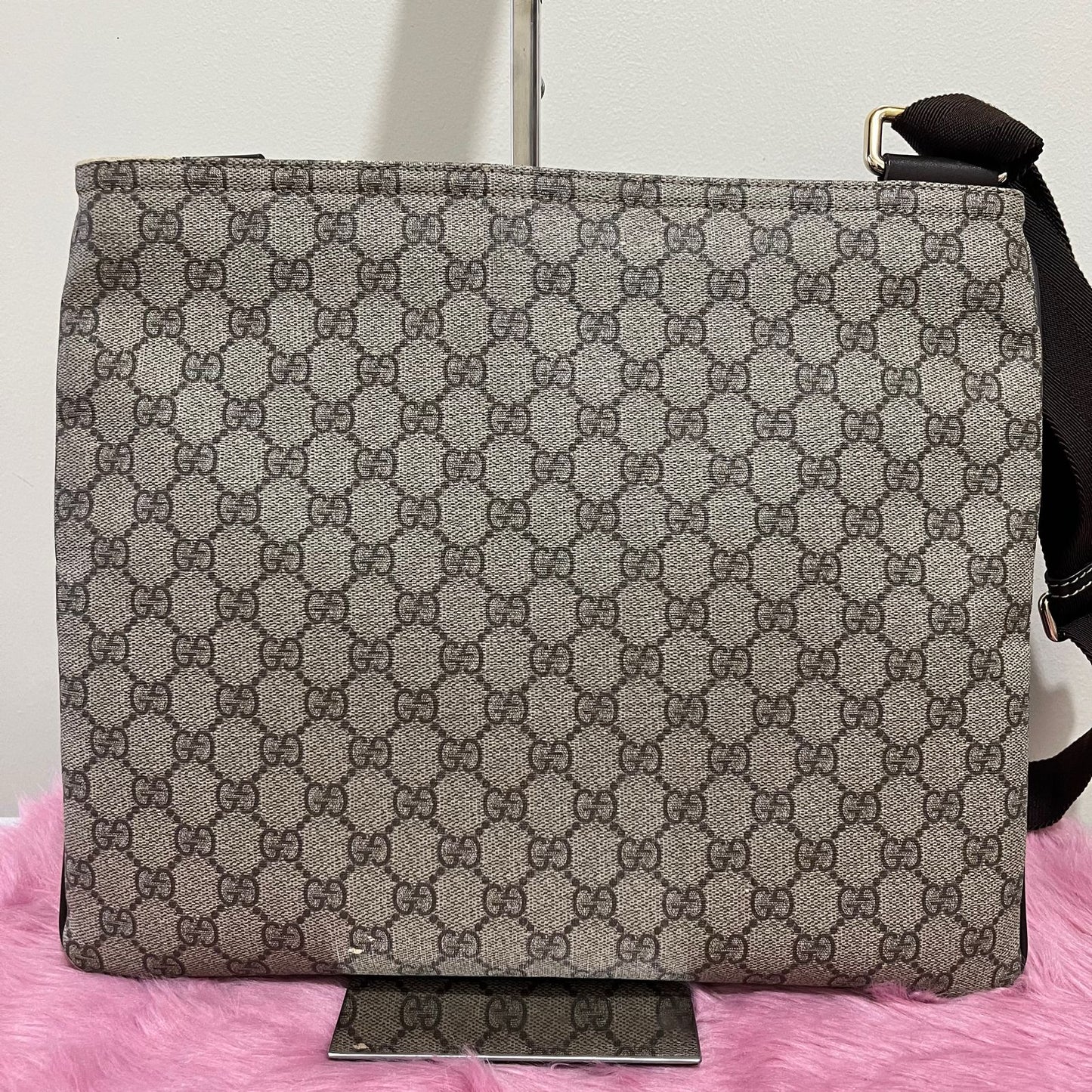 Gucci Messenger Monogram GG Supreme – 11"H x 14.5"L x 3.5"W