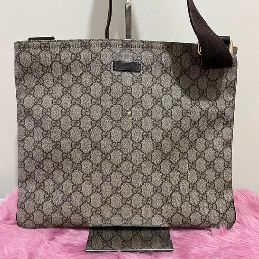 Gucci Messenger Monogram GG Supreme – 11"H x 14.5"L x 3.5"W