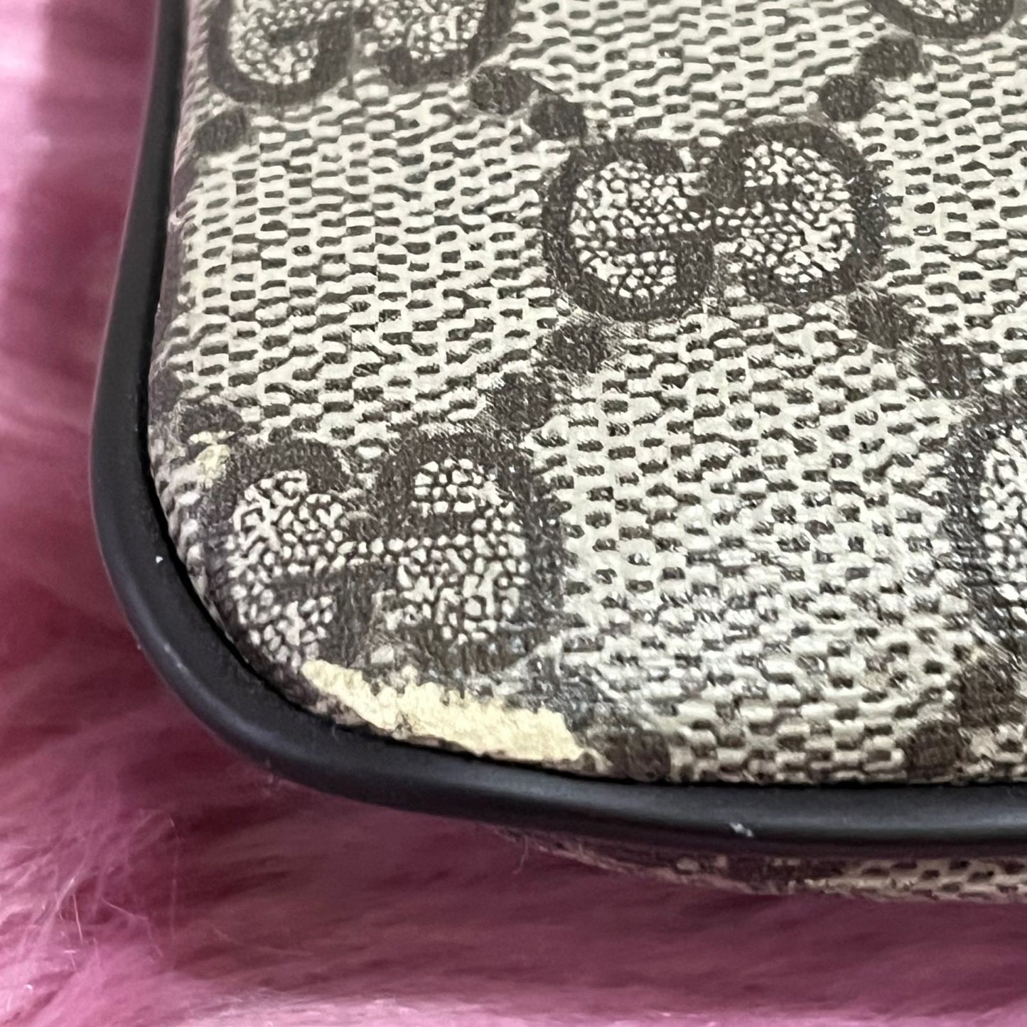 Gucci Messenger Monogram GG Supreme – 11"H x 14.5"L x 3.5"W