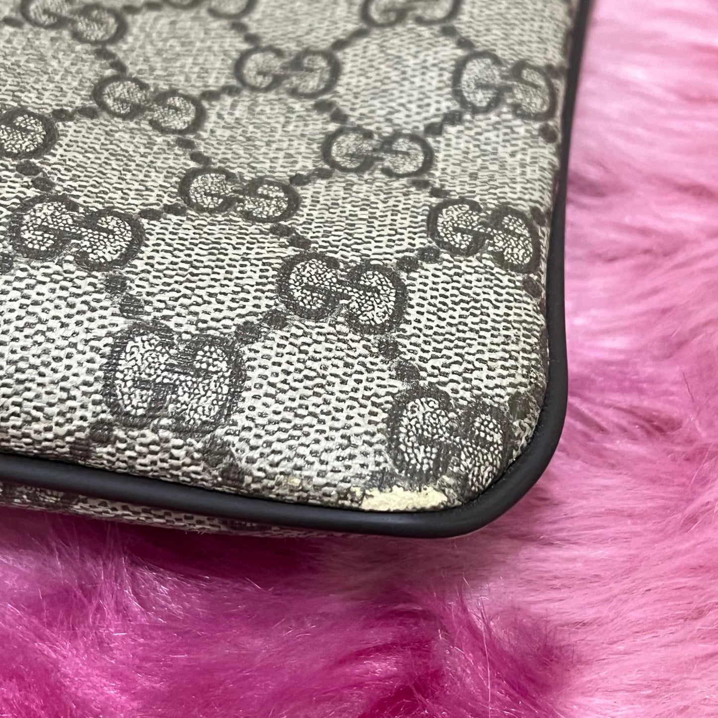 Gucci Messenger Monogram GG Supreme – 11"H x 14.5"L x 3.5"W