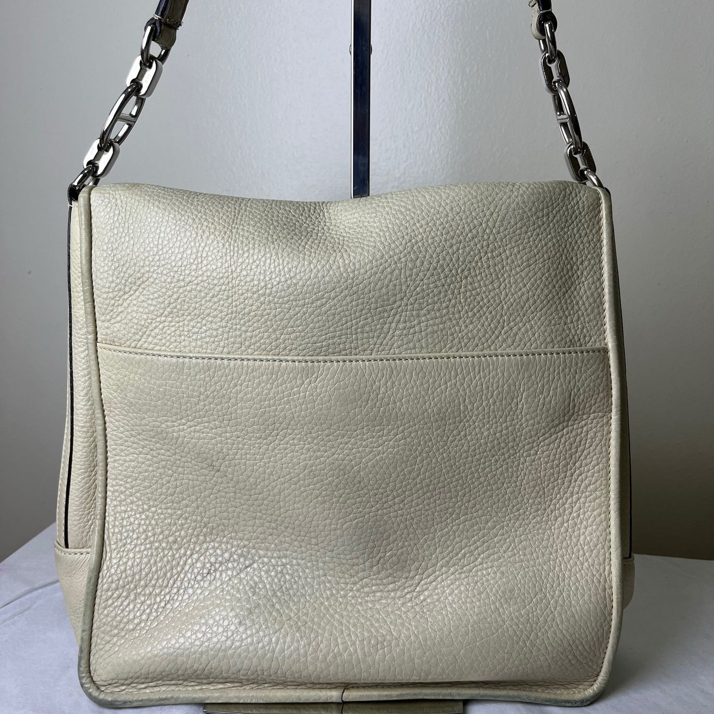 Loewe Maia Off White – 6"H x 9.5"L x 2.5"W