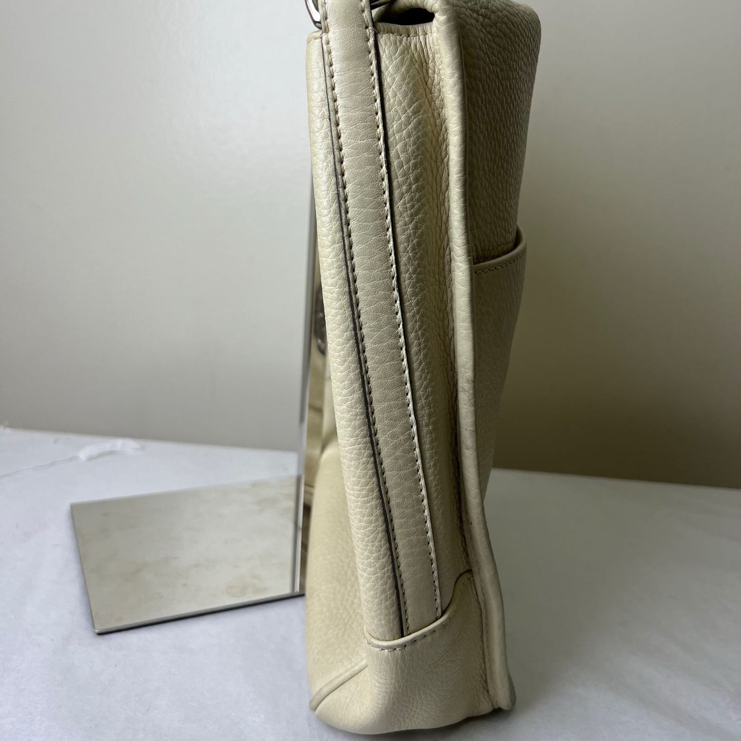 Loewe Maia Off White – 6"H x 9.5"L x 2.5"W
