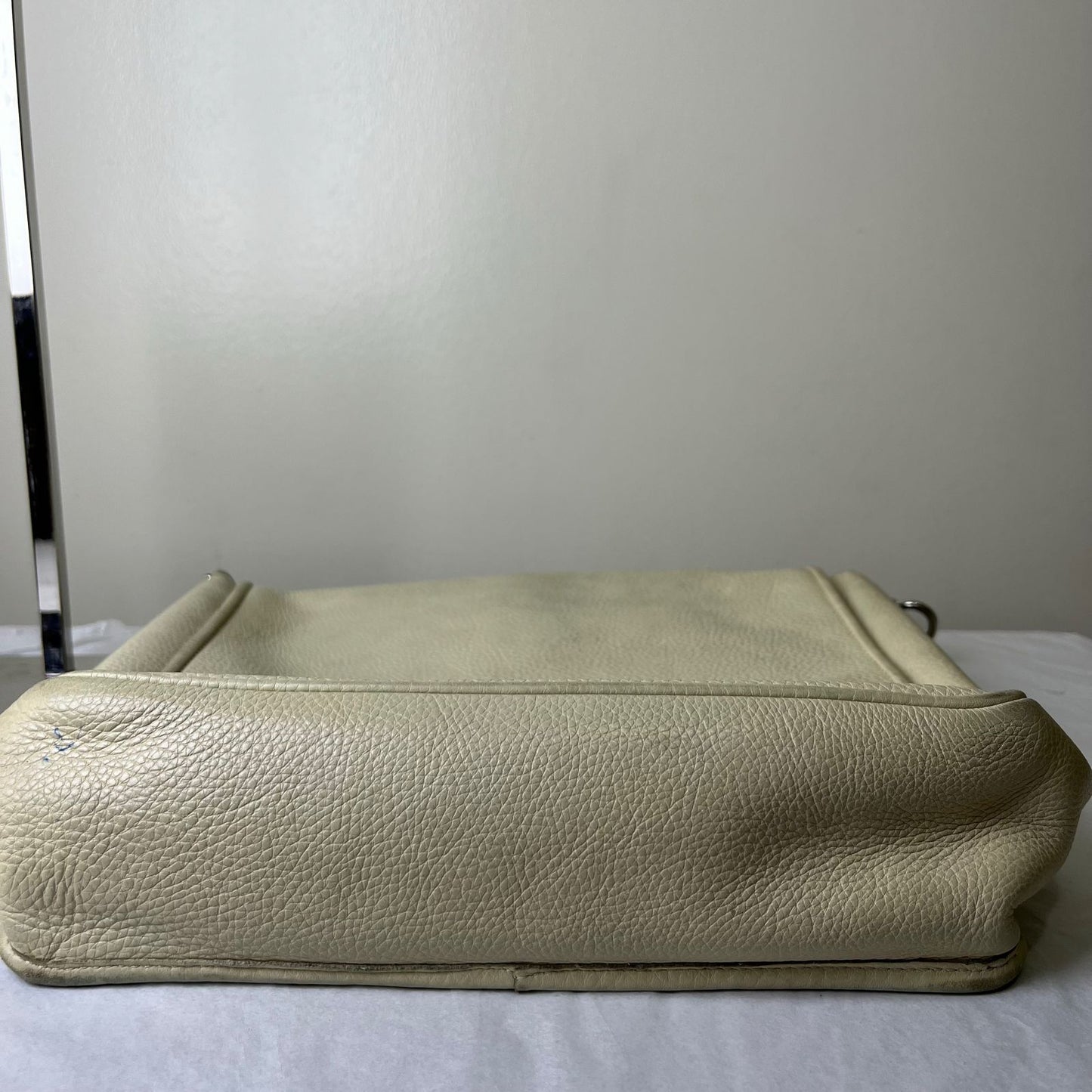 Loewe Maia Off White – 6"H x 9.5"L x 2.5"W