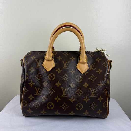 Louis Vuitton Speedy 25 Monogram Canvas – 7.5"H x 9.8"L x 5.9"W