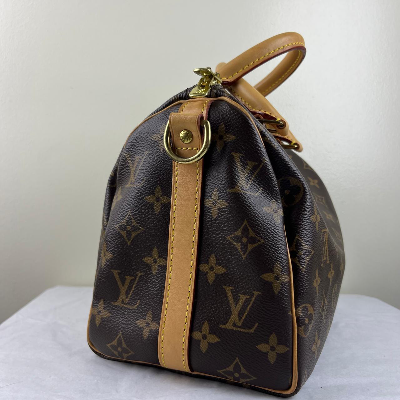 Louis Vuitton Speedy 25 Monogram Canvas – 7.5"H x 9.8"L x 5.9"W