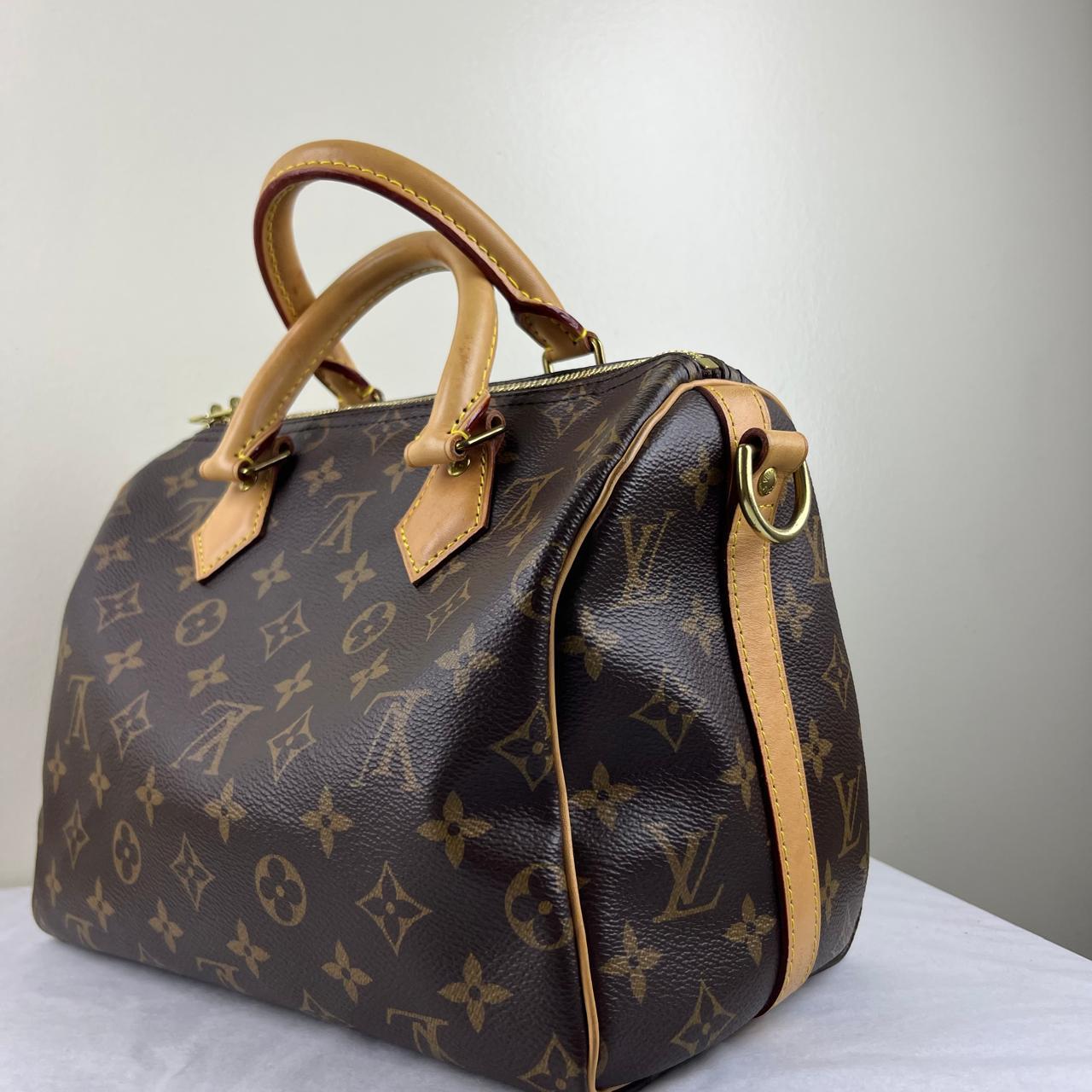 Louis Vuitton Speedy 25 Monogram Canvas – 7.5"H x 9.8"L x 5.9"W