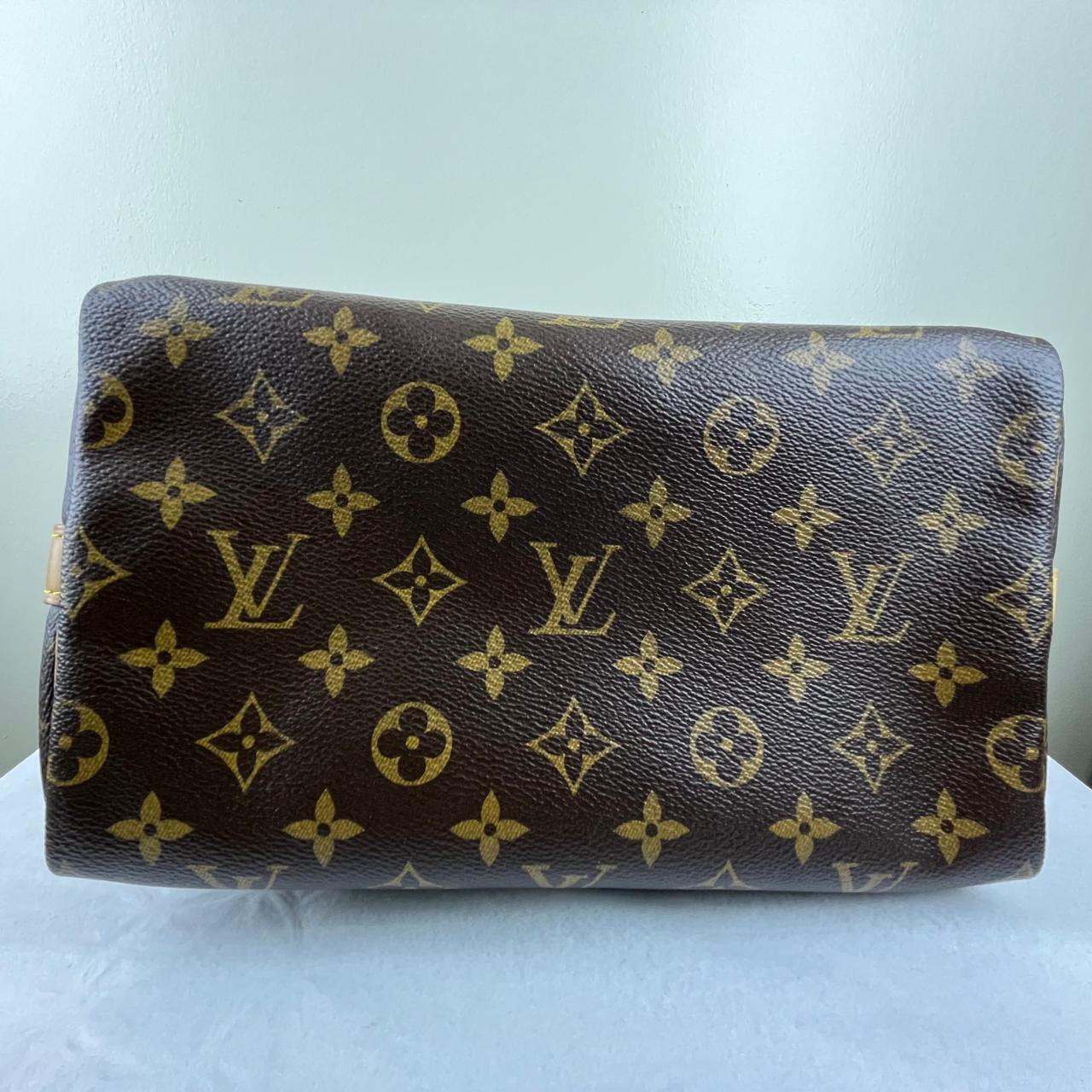 Louis Vuitton Speedy 25 Monogram Canvas – 7.5"H x 9.8"L x 5.9"W