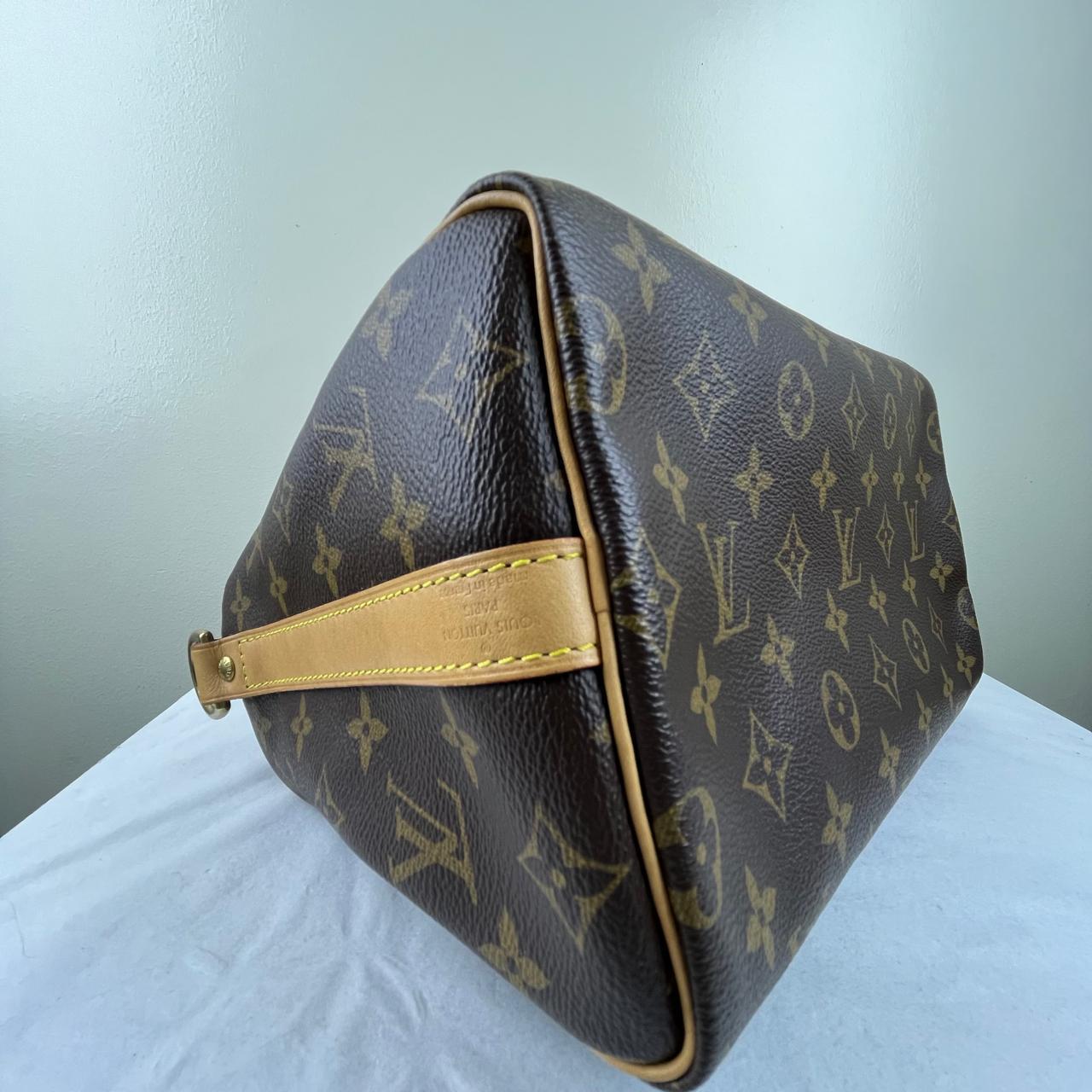 Louis Vuitton Speedy 25 Monogram Canvas – 7.5"H x 9.8"L x 5.9"W