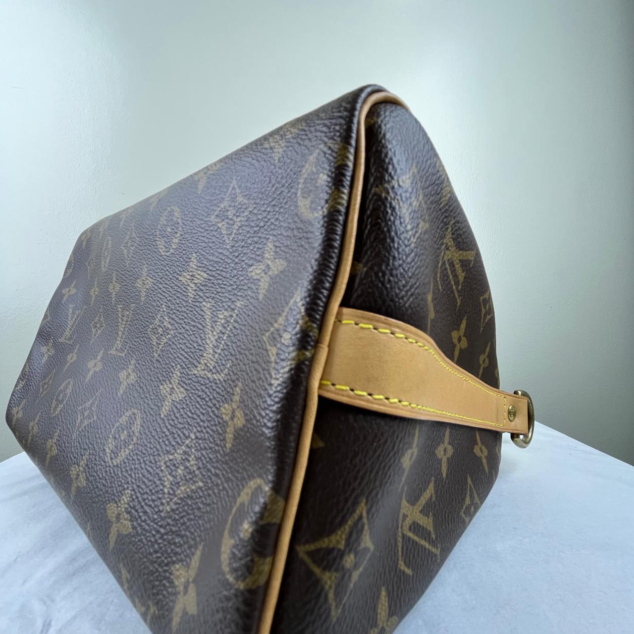 Louis Vuitton Speedy 25 Monogram Canvas – 7.5"H x 9.8"L x 5.9"W