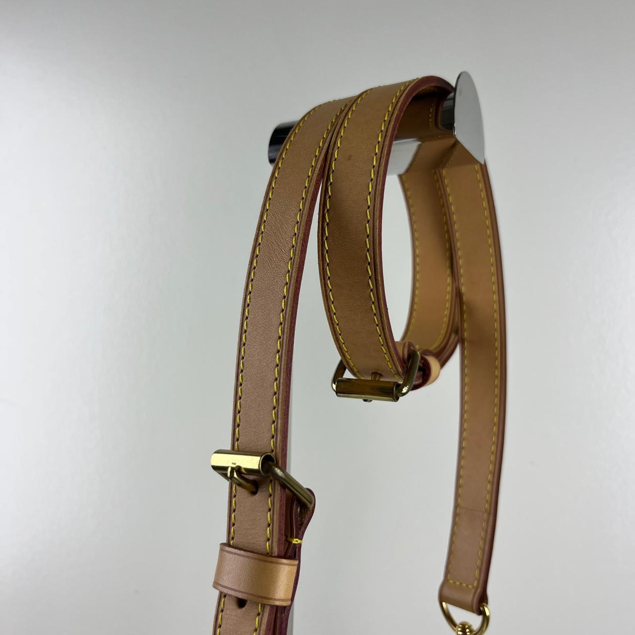 Louis Vuitton Speedy 25 Monogram Canvas – 7.5"H x 9.8"L x 5.9"W