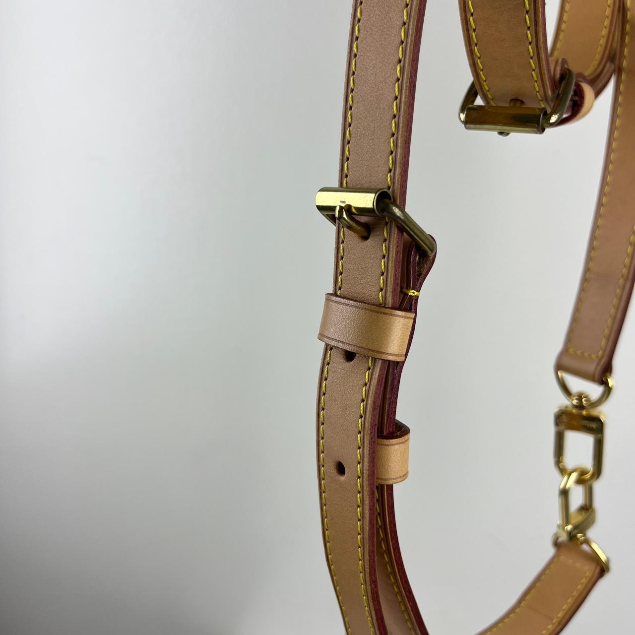 Louis Vuitton Speedy 25 Monogram Canvas – 7.5"H x 9.8"L x 5.9"W