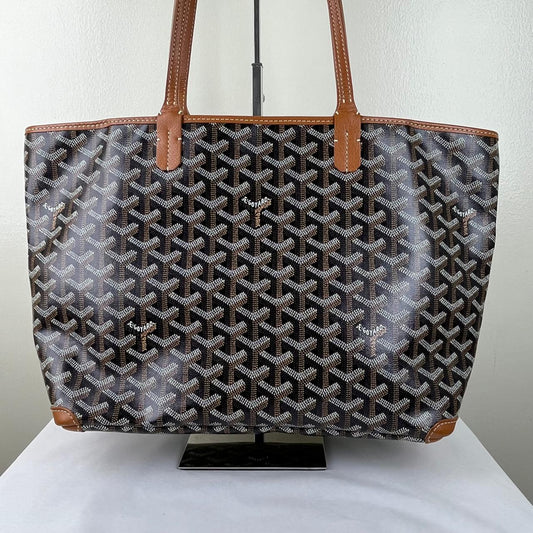 Goyard Artois PM Black & Tan – 9.4"H x 11.8"L x 5.5"W