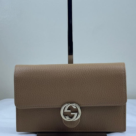 Gucci Interlocking Wallet on Chain Beige – 4.5"H x 7.5"L x 1.4"W