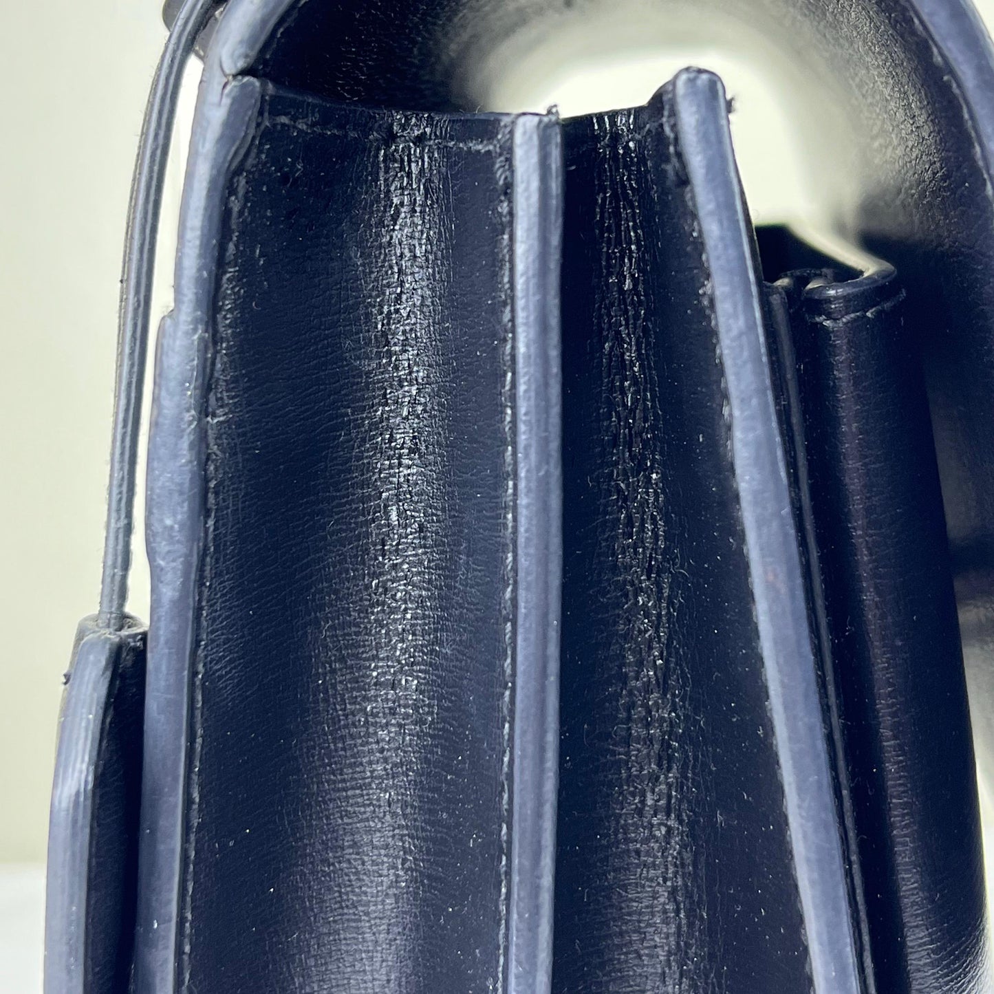 YSL Sunset Medium Smooth leather - black – 6.7"H x 8.8"L x 3.1"W