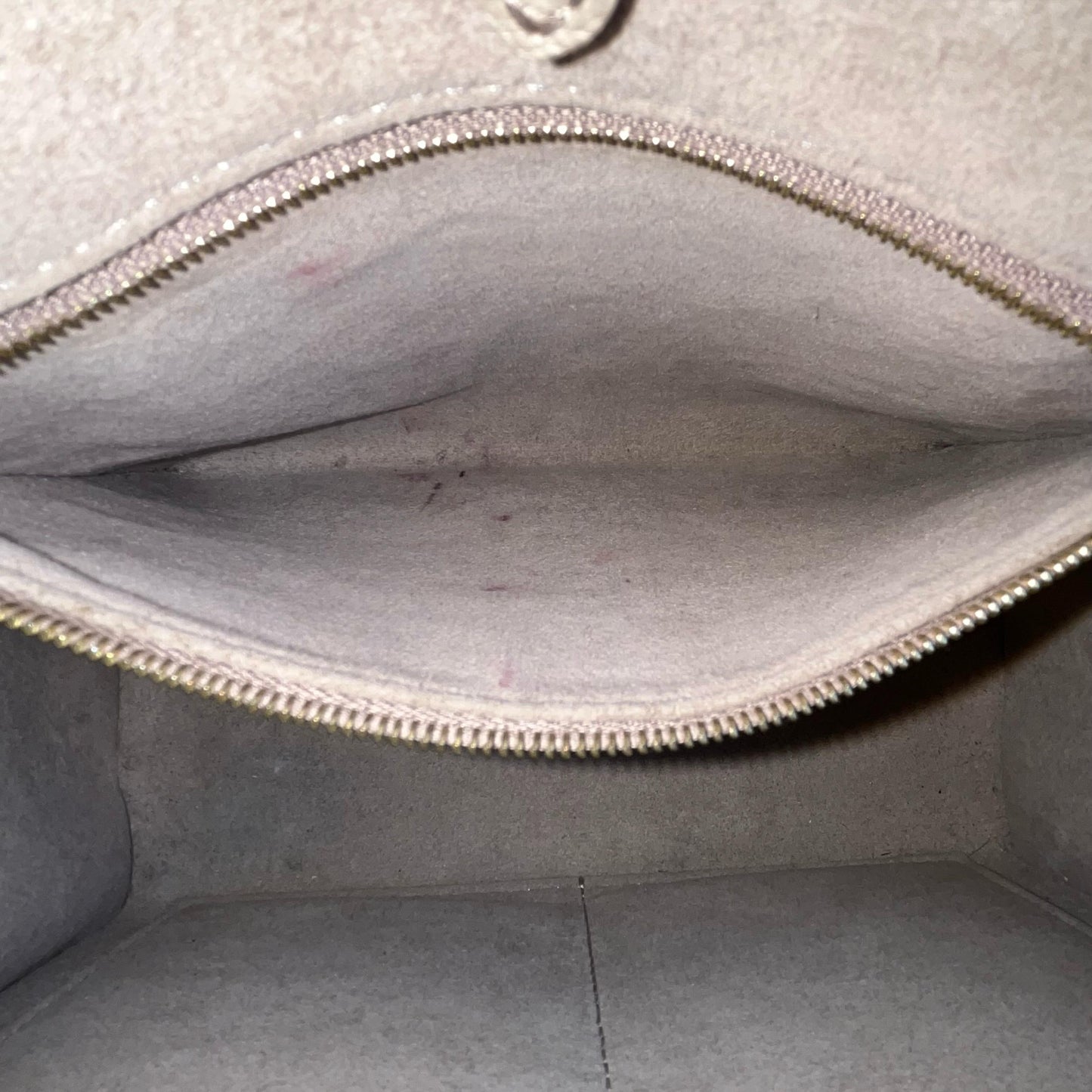 Louis Vuitton OnTheGo PM Monogram Empreinte – 6.3"H x 9.8"L x 4.7"W