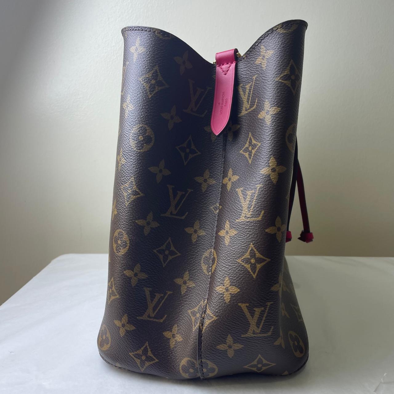 Louis Vuitton	Louis Vuitton Neo Noe Pink Interior
