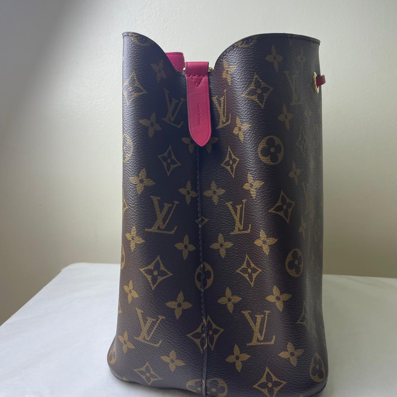 Louis Vuitton	Louis Vuitton Neo Noe Pink Interior