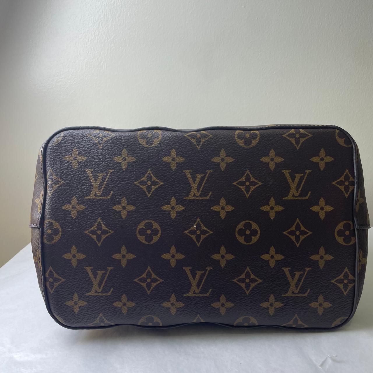 Louis Vuitton	Louis Vuitton Neo Noe Pink Interior