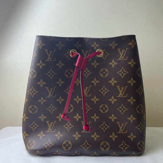 Louis Vuitton	Louis Vuitton Neo Noe Pink Interior