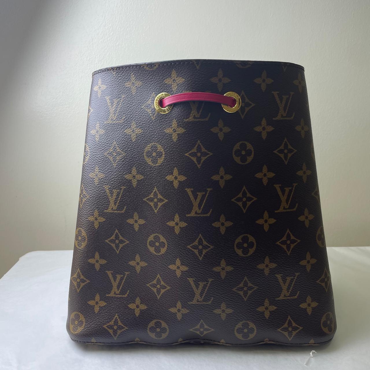 Louis Vuitton	Louis Vuitton Neo Noe Pink Interior
