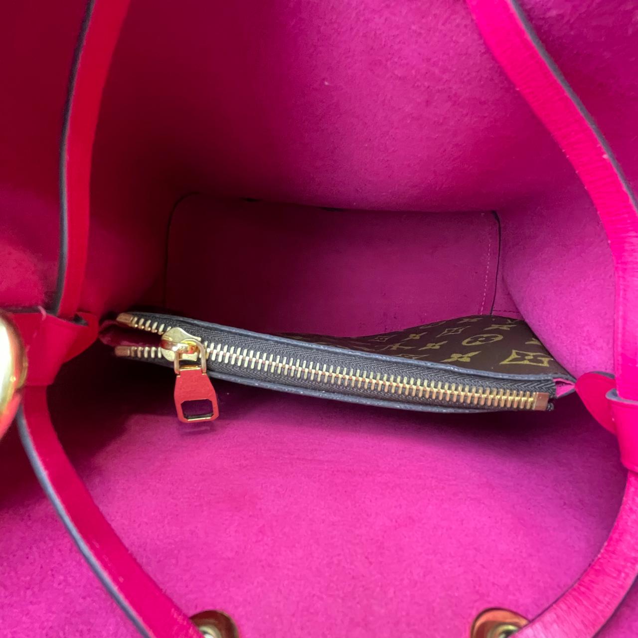 Louis Vuitton	Louis Vuitton Neo Noe Pink Interior