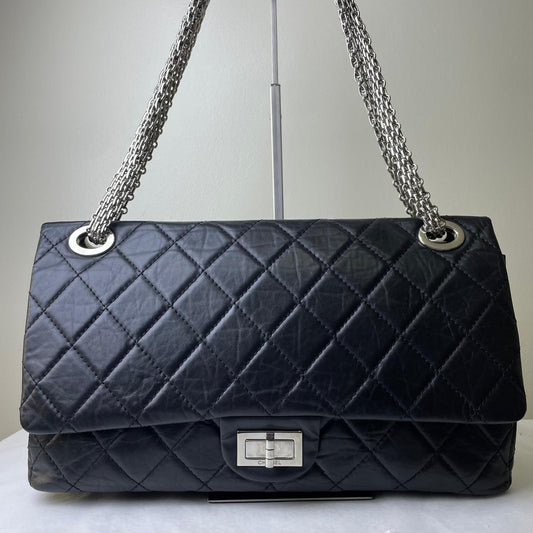 Chanel Maxi Black Large